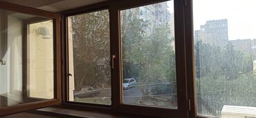 Материалы для кровли крыш: Plastik pəncərə, dörd hissədən ibarət olub, iki açılan və iki sabit