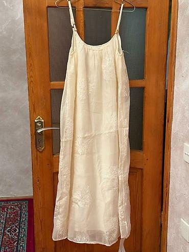 Ziyafət donları: Zərif qadın paltarı seti – 2 ədəd 1) Krem rəngli, nazik və yüngül yay — 1