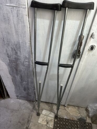 Tibbi avadanlıq: Məhsul: qoltuqağacı cütü Təsvir: - Material: yüngül metal/alüminium