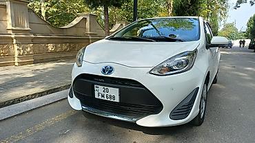 teker hava sensoru: Toyota Aqua hibrid hetçbek. Ağ rəngli кузов, 5 qapılı kompakt şəhər — 1