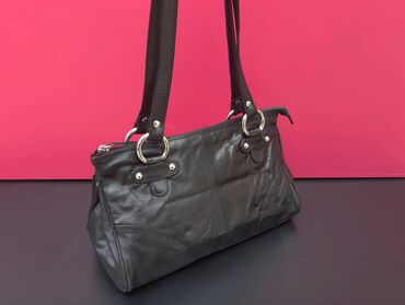 Lične stvari: LOUBS prirodna koza Materijal Prirodna koza Dimenzije 32x20x14 cm