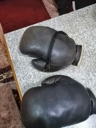 İdman əşyası. Rəngi qara. SSRİ istehsalı
40 manat
(050) 338-92-43