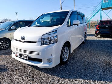 эстима 2010: Toyota Voxy: 2010 г., 2 л, Вариатор, Бензин, Вэн/Минивэн