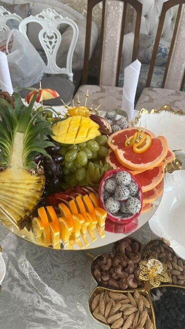 дешевая кухонная мебель для маленькой кухни: Красивая, фруктовая нарезка для Ваших гостей, 500 сом одно большое