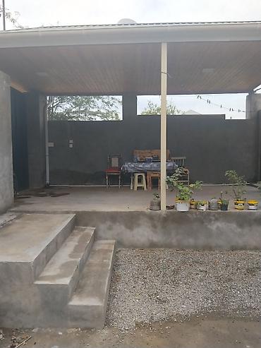 gencede ev: Ev 4 sotda yerləşir, kolidor tipli,1 zal3 yataq otağı, mətbəx, hamam — 2