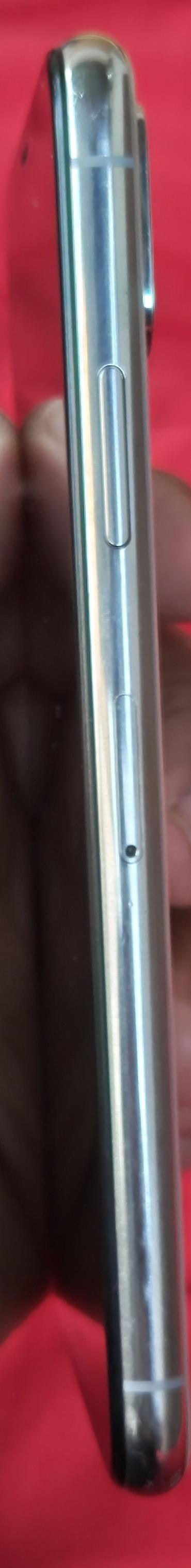 Apple iPhone: IPhone XS, 256 GB /белый цвет. Всё работает исправно. Оригинальный — 7