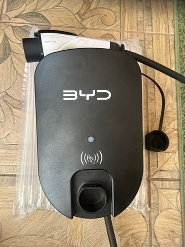 б у зарядное устройство для автомобильного аккумулятора: Продаю новое зарядное устройство для электромобиля BYD на 7 кВт