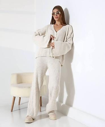 Kompletan outfit — blazer jakna sa pantalonama u istoj boji! Šta