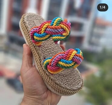 Basanoşka və səndəllər: Ölçü: 40, Yeni lalafo.az -da Basanoşka və səndəllər: Ölçü: 40, Yeni