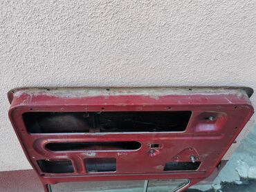 Auto delovi: Vrata desna Lada 2121 Niva. U crvenoj boji. Polovna, zdrava. Skinuta — 12