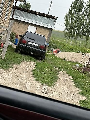 полироль авто: Легковой автомобиль хэтчбек темно‑зеленого цвета. Кузов 5‑дверный — 1