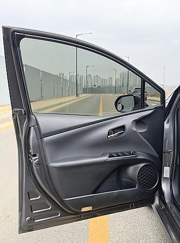 prius plus: Toyota Prius: 2019 г., 1.8 л, Вариатор, Гибрид, Хэтчбэк — 6
