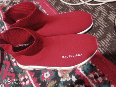 купить страйкбольный автомат калашникова бу: Бутсы раз 40.састоянее хорошее.1000 сом уступлю