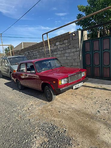 lalafo vaz 2107: VAZ 2107 sedan, tünd qırmızı rəng. Klassik dizaynlı, arxa ötürücülü — 1