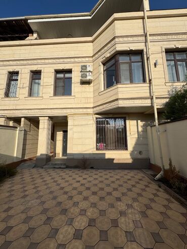 продаются дом каракол: Таунхаус, 220 кв. м, 6 бөлмө, Кыймылсыз мүлк агенттиги, Евро оңдоо