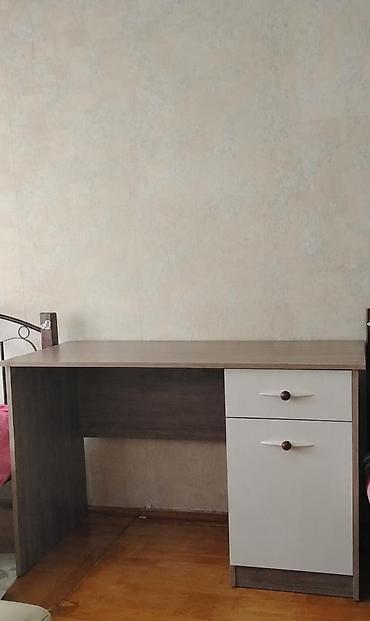 bagca stolu: Yazı masası problemi yoxdu təcili evden cixmalidi. Kompakt iş/oxu — 1
