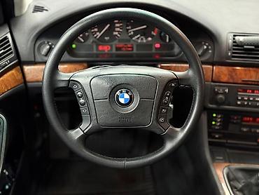 Другие детали салона: BMW — интерьер бизнес-класса с классическим оформлением и богатыми — 2