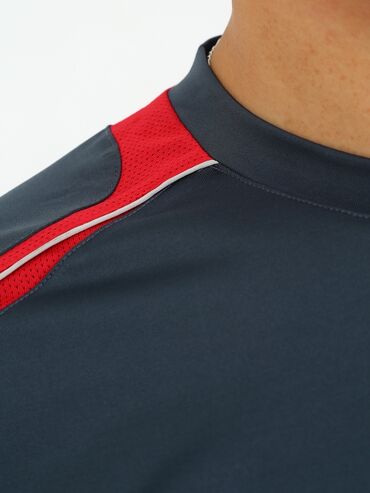 Футболки: Футболка UMBRO AS045 Материал: Climacool Цена 1200 с. размеры от — 26