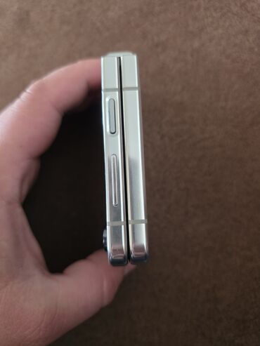 Samsung: Samsung Galaxy Z Flip 5, 256 GB, rəng - Ağ, Simsiz şarj -da lalafo.az — 4 Samsung: Samsung Galaxy Z Flip 5, 256 GB, rəng - Ağ, Simsiz şarj — 4