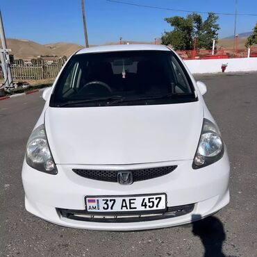 камри белый: Honda Fit: 2005 г., 1.3 л, Автомат, Газ, Хэтчбэк