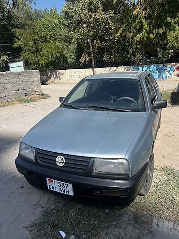 обшита: Volkswagen Vento: 1994 г., 1.8 л, Механика, Бензин, Седан — 5