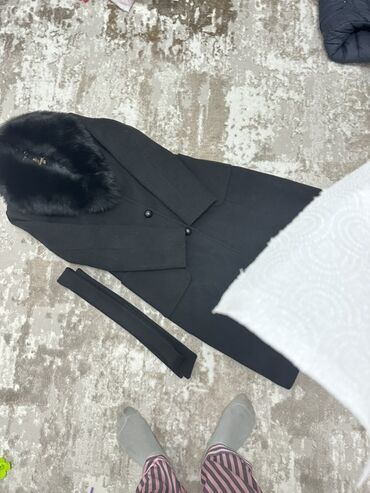 loreta пальто: Пальто, Классика, Осень-весна, По колено, Приталенная модель