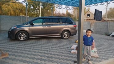 обмен на авто с доплатой: Toyota Sienna: 2019 г., 3.5 л, Автомат, Бензин, Минивэн