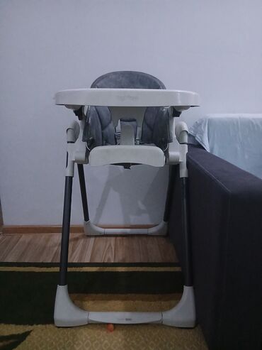 где можно купить кресло качалку: Стульчик для кормления, Peg perego, Пластик, Другой вид, цвет - Серый