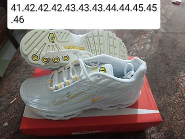 Patike: A klasa TN i Nike 95
Brojevi na slikama 
4500 din — 13