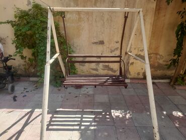 həyət üçün yelləncək: Скамья-качели, Без зонтика, Металл