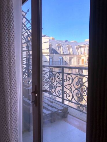 Uzunmüddətli kirayə mənzillər: Bakı şəhəri, Xətai rayonu, Ağ şəhərdə, əsas yolun kənarında yerləşir — 10