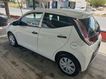 Toyota: Toyota Aygo: 1 l. | 2015 έ. Χάτσμπακ — 4