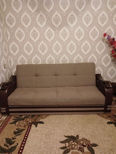 kuxna divanlari: İşlənmiş, Di̇van-kravat, Mətbəx üçün, Qonaq otağı üçün, Açılan