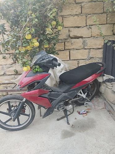 Mopedlər,skuterlər: Qırmızı-rəngli şəhər tipli motosiklet/skuter - Kuzov: idman üslublu — 2