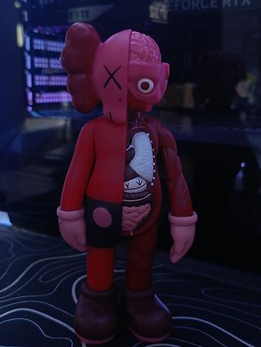 40 ножки: Коллекционные фигурки KAWS Companion Высота каждой фигурки 18 см Идёт — 4