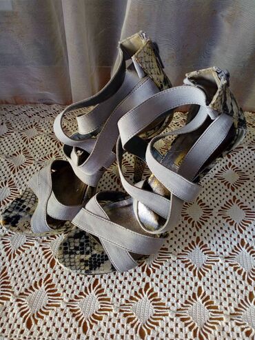papuce h: Sandals, 39
