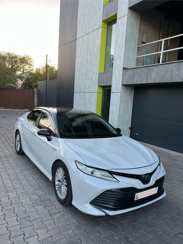 Toyota: Toyota Camry: 2018 г., 2.5 л, Вариатор, Гибрид, Седан