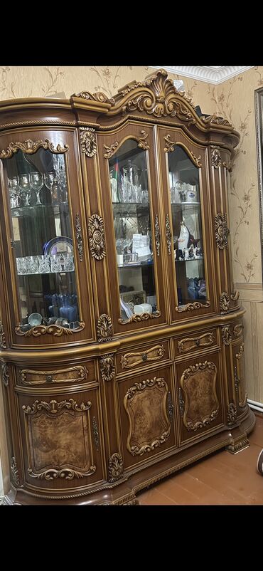 qaplar taxta: İşlənmiş, Açılan, 6 qapı Düz dolab, Qorka, Malayziya