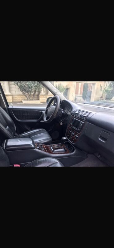 Mercedes-Benz M-Class: 3.2 l | 2000 il Ofrouder/SUV