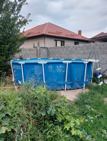 спортивные залы: Продаю бассейн б/у брал в прошлом году за 25000 для клубники