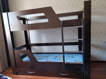детский столик 3 в 1: Двухъярусная кровать, Для девочки, Для мальчика, Б/у