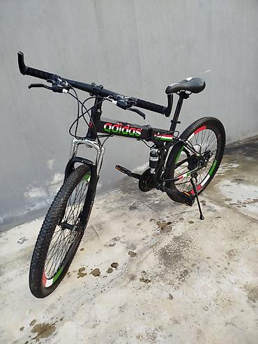 velosiped adidas: Dağ velosipedi – qatlanan çərçivə, amortizatorlu - Brend yazısı — 2