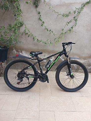 İdman velosipedləri: Qara-yaşıl rəngdə dağ tipli velosiped. Çərçivə üzərində “SUPER BIKE” — 1
