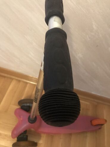 Trotineti, skejtbordovi i hoverbordovi: Micro trotinet Sa torbicom U super stanju na Zvezdari moguce — 2