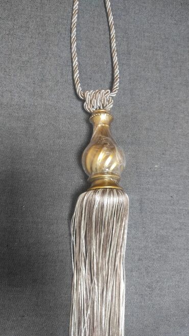 Pərdə və tüllər: Pərdələr üçün müxtəlif aksesuarlar təklif olunur. Birinci dəstə oval — 11