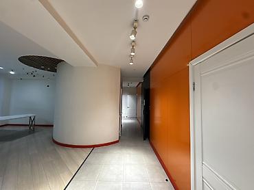 klinika satilir: Аренда офисов, 224 м², В жилом комплексе, С оборудованием — 9