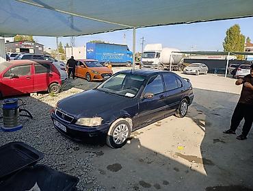 Унаа: Honda Civic: 1999 г., 1.6 л, Кол менен иштөөчү, Бензин, Седан — 4