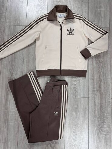 дешевые спортивные костюмы: Костюм Adidas 
Оригинал 💯 🇺🇸
Размеры: S, M
Цена: 15 600 сом
Тел