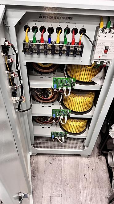 abb: Стабилизатор напряжения, Трехфазные — 3