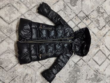 куртка 8 лет: Куртка пуховик лёгкая и теплая .на 9.10 лет .
цена 500 сом